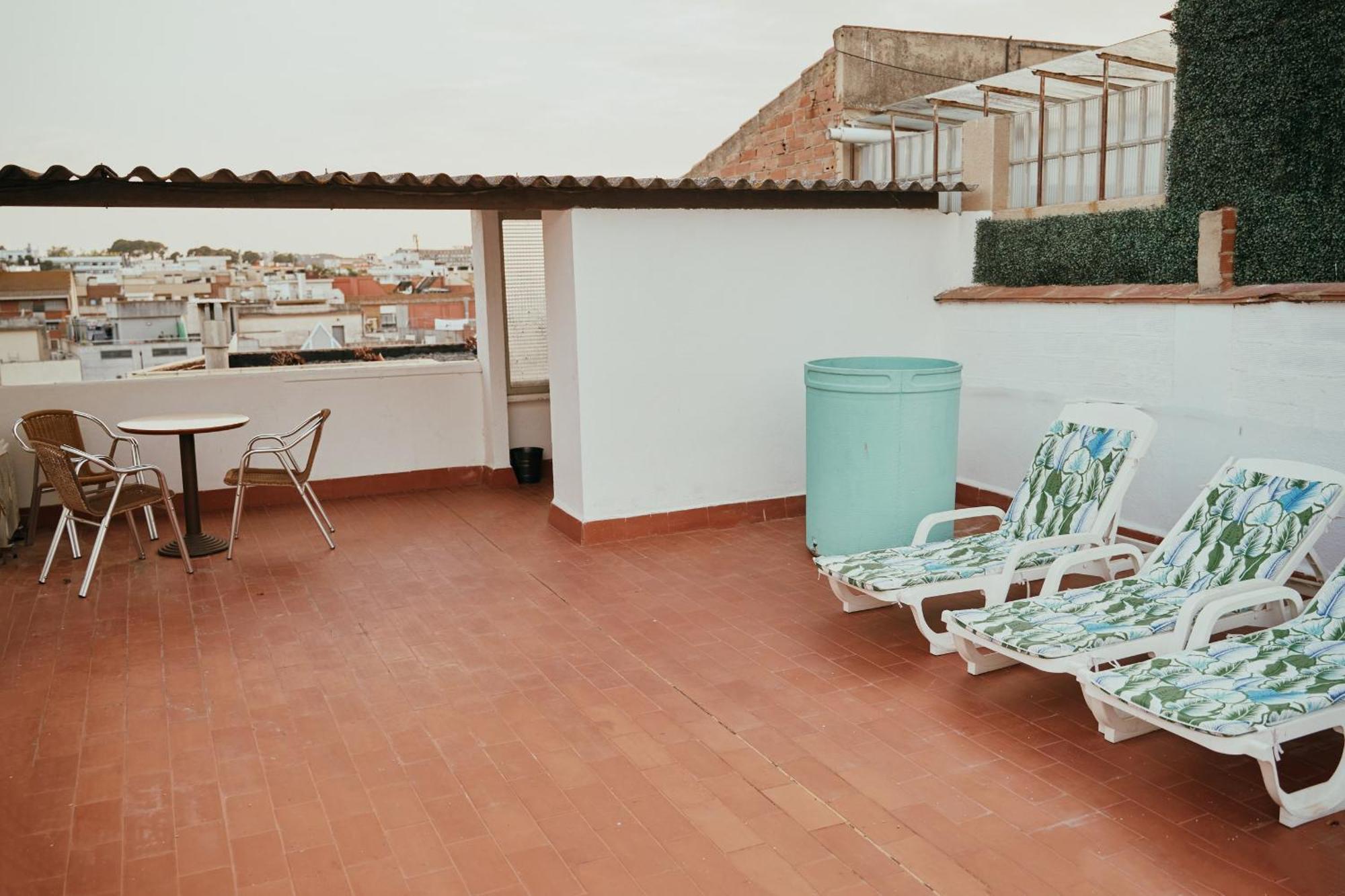 Loft Hostal Group يوريت دي مار المظهر الخارجي الصورة