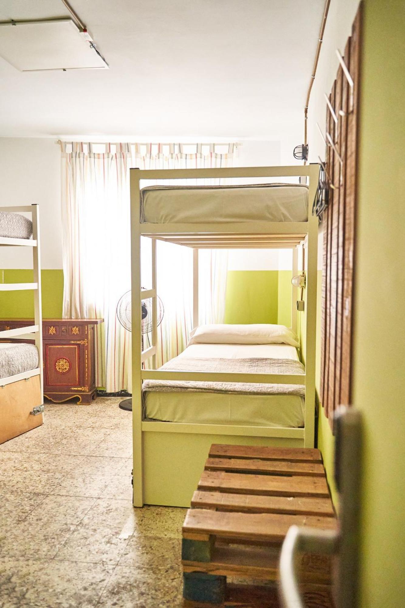 Loft Hostal Group يوريت دي مار المظهر الخارجي الصورة