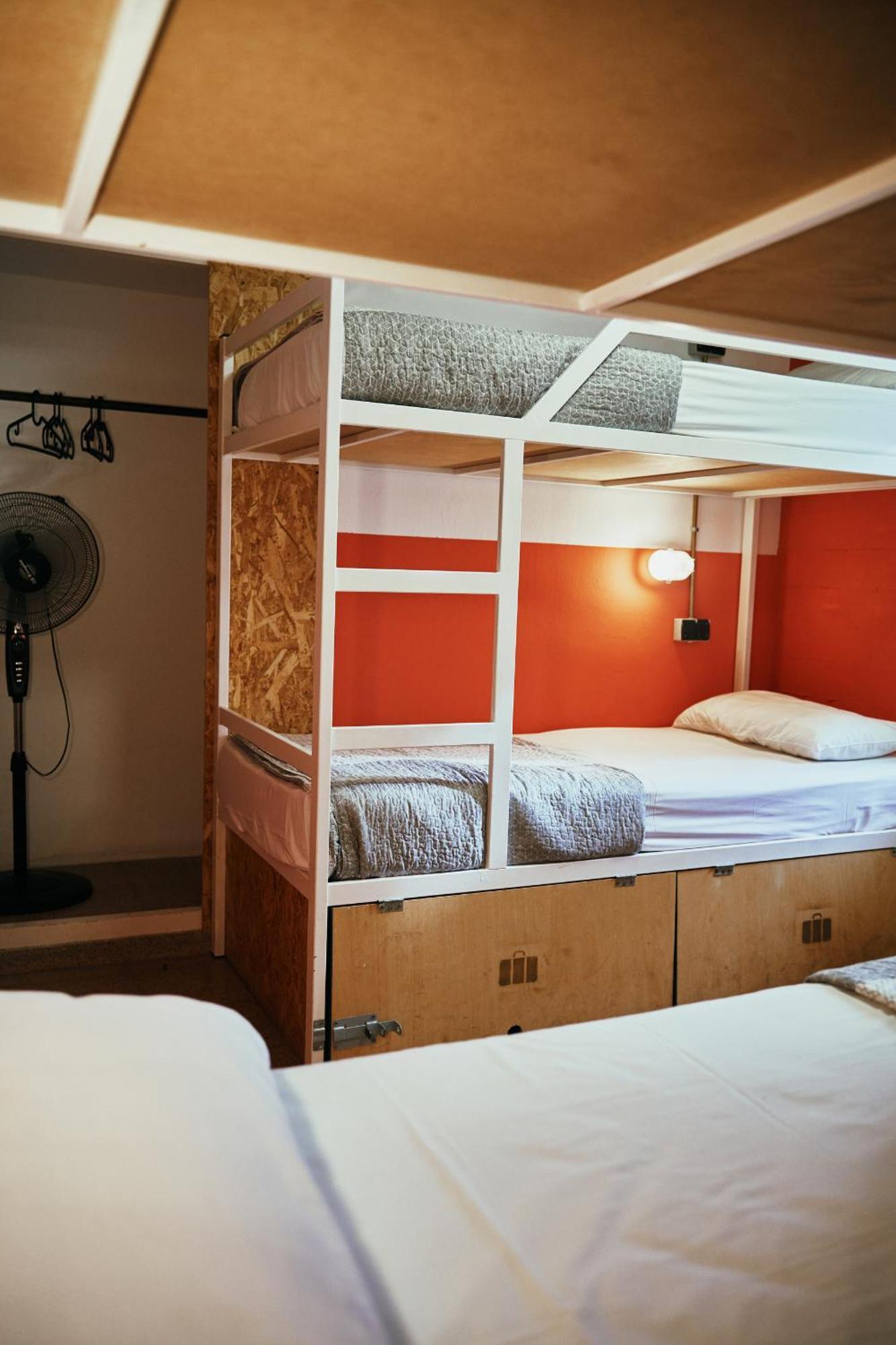Loft Hostal Group يوريت دي مار المظهر الخارجي الصورة