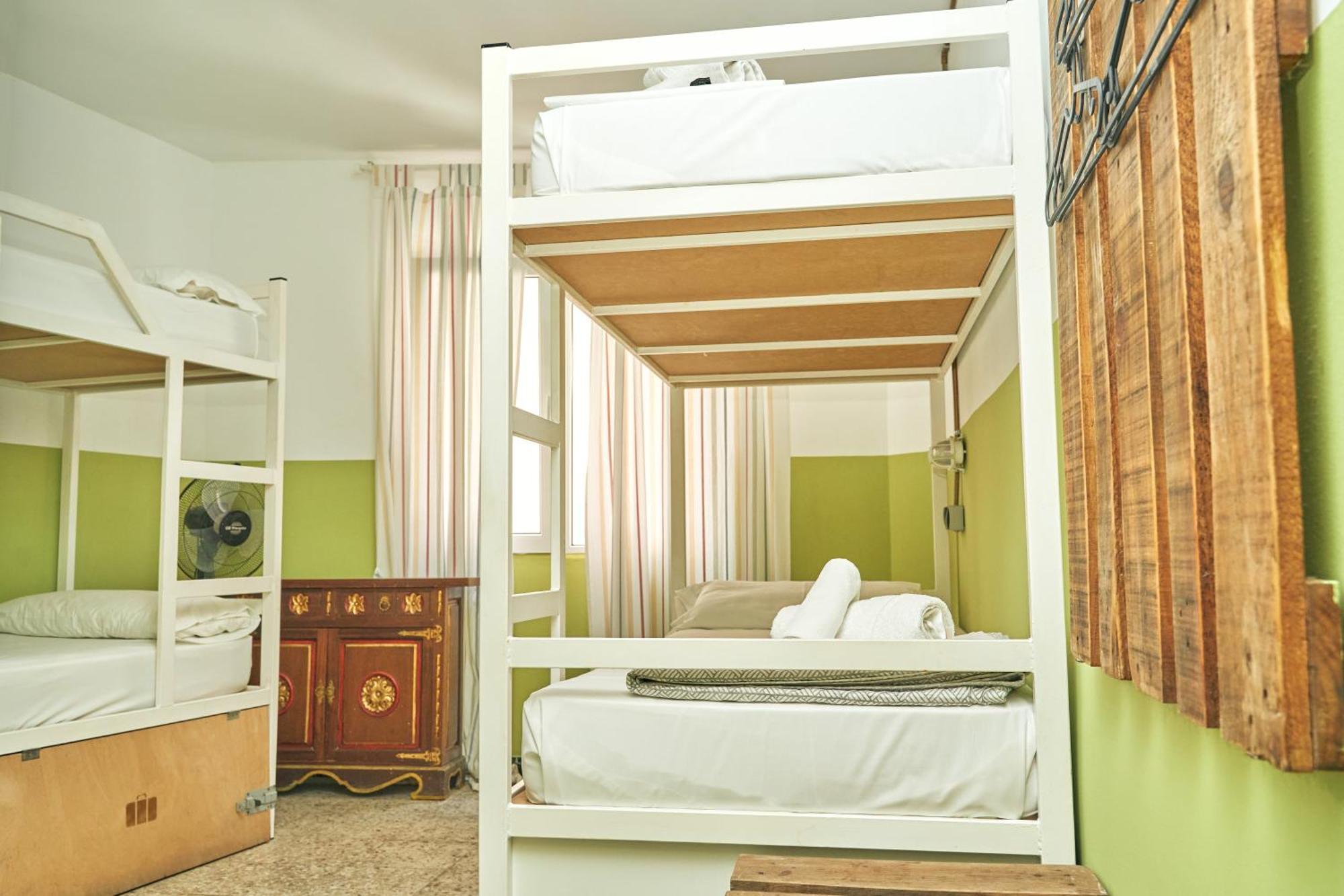 Loft Hostal Group يوريت دي مار المظهر الخارجي الصورة